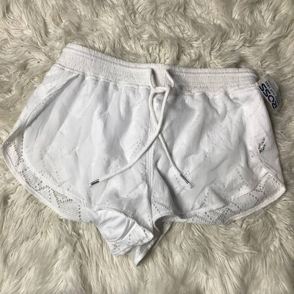 NWT free people movement Movement Salt Spray Short size large - Image 4