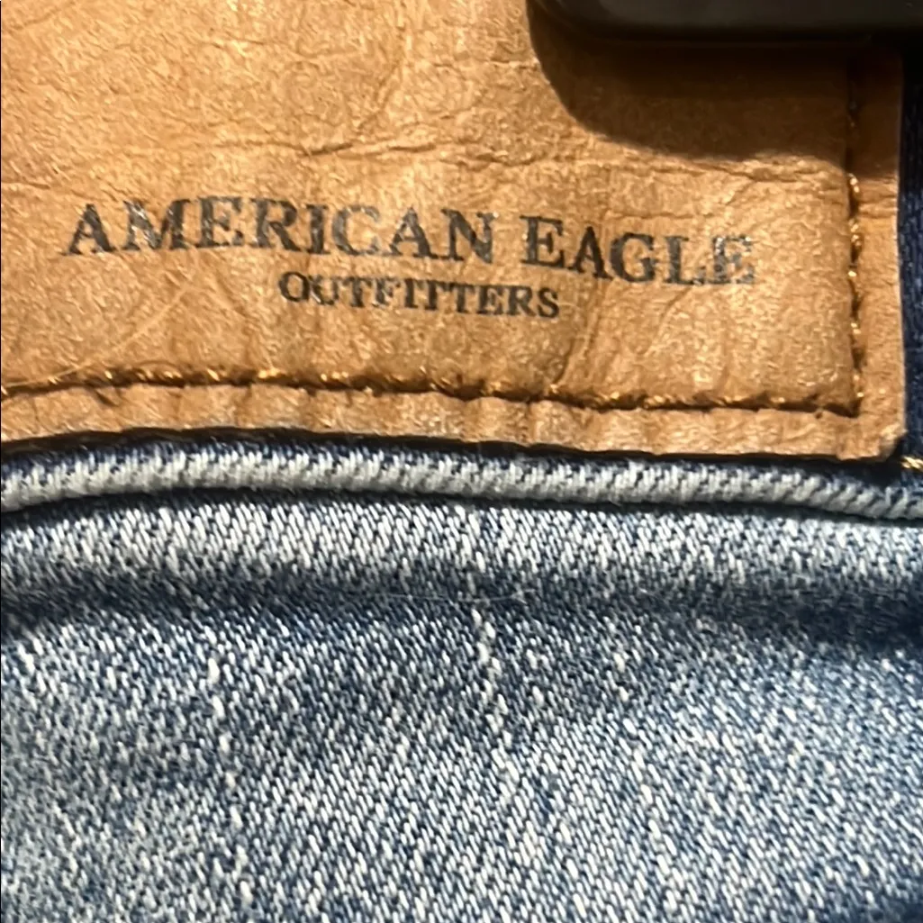 American Eagle Outfitters Light Blue Distressed Jean Shorts w/Frayed Hem, Size 6 - Image 7