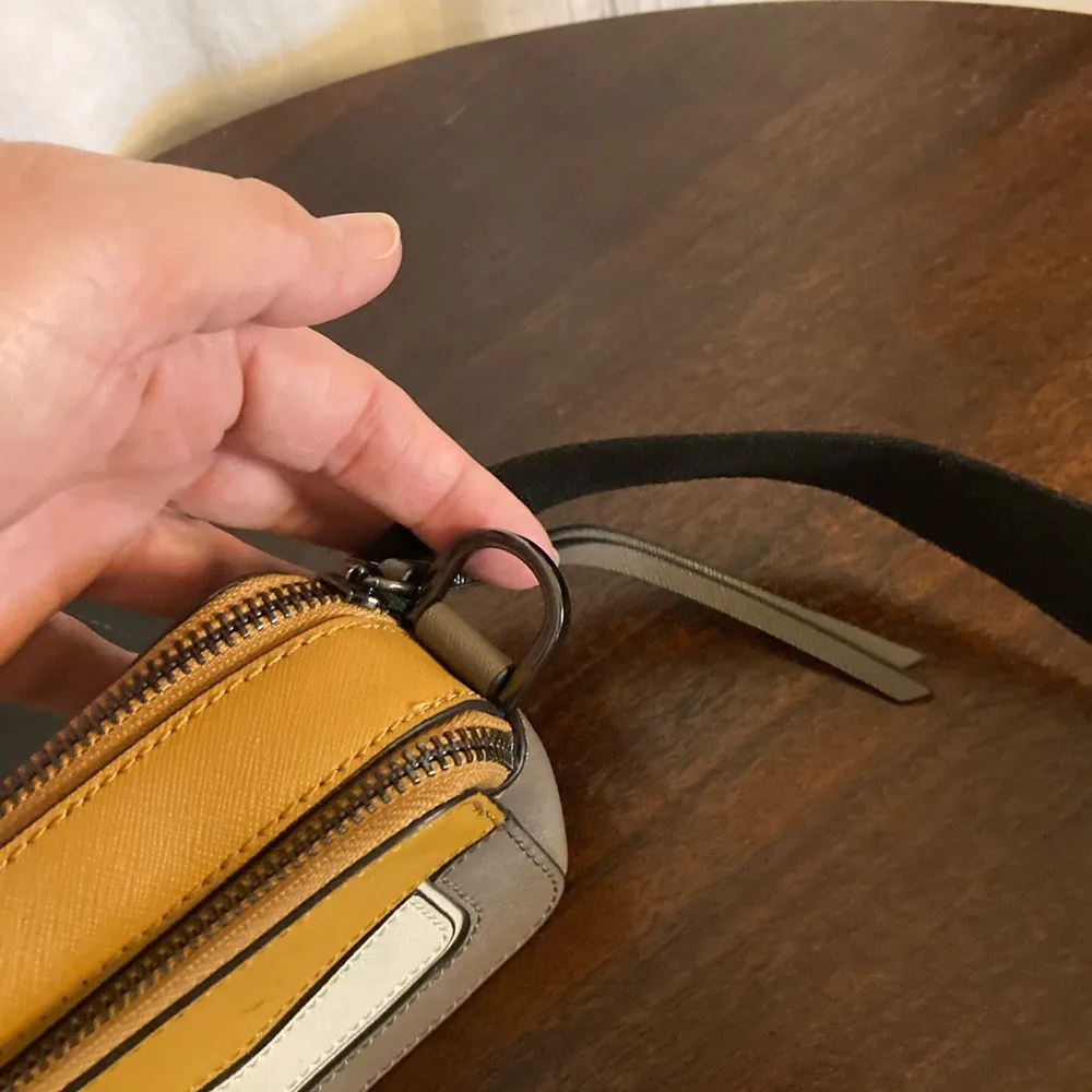 Botkier belt bag with adjustable strap - Image 4