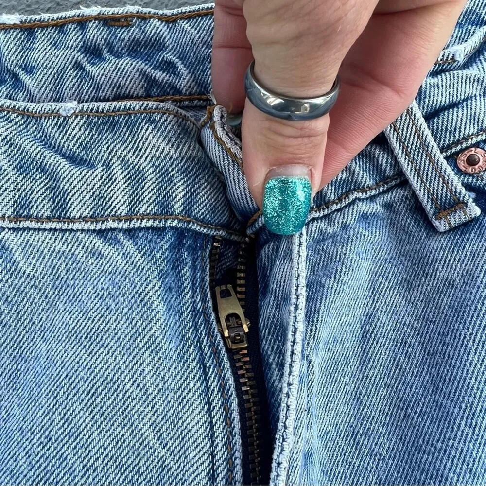 Vintage 90s Levi’s 521 tapered fit tapered leg high rise stone wash mom jeans - Image 6