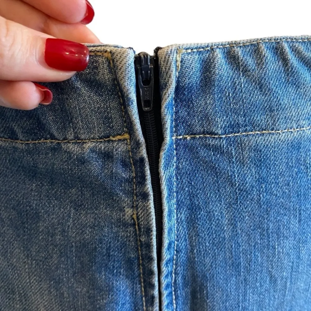 Levi’s Denim Mini Skirt Blue Wash Size Small - Image 6