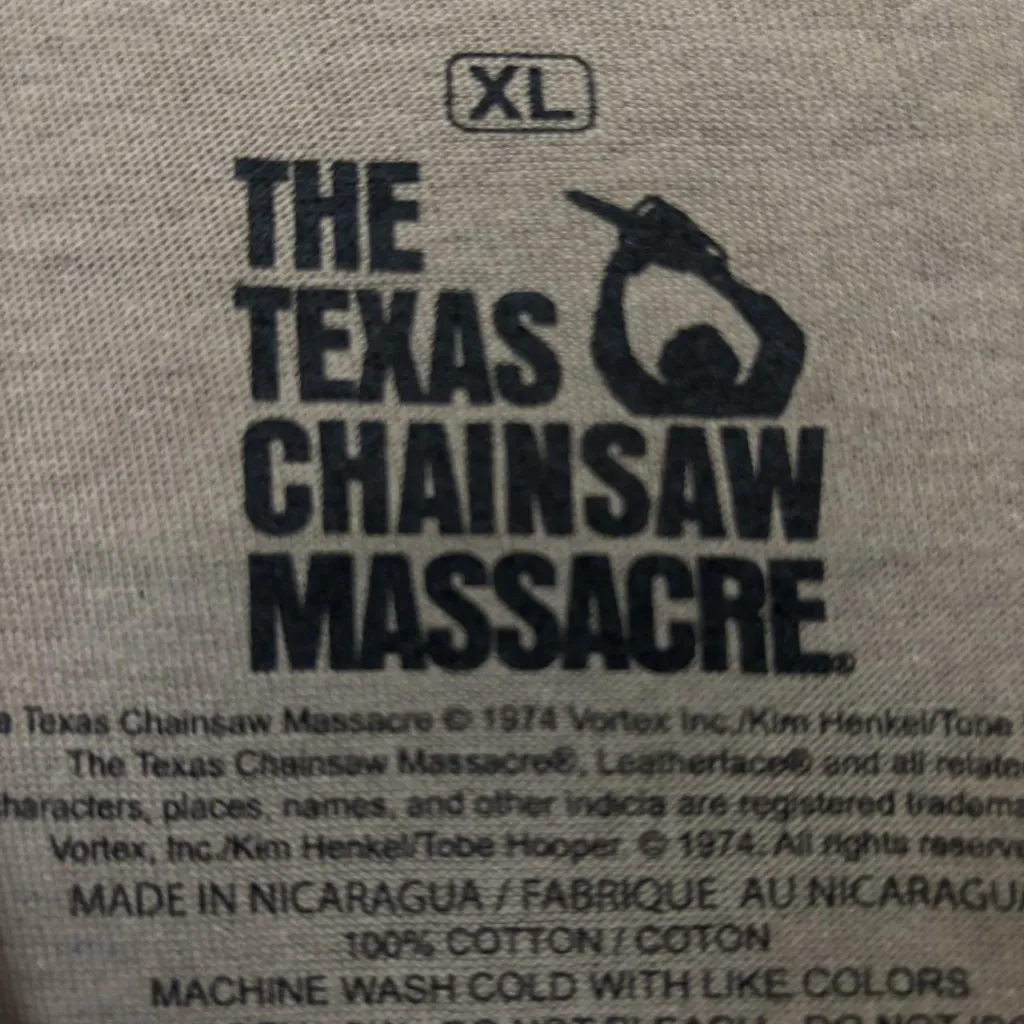 The Texas Chainsaw Massacre Poster Horror Movie T-shirt XL - Image 4