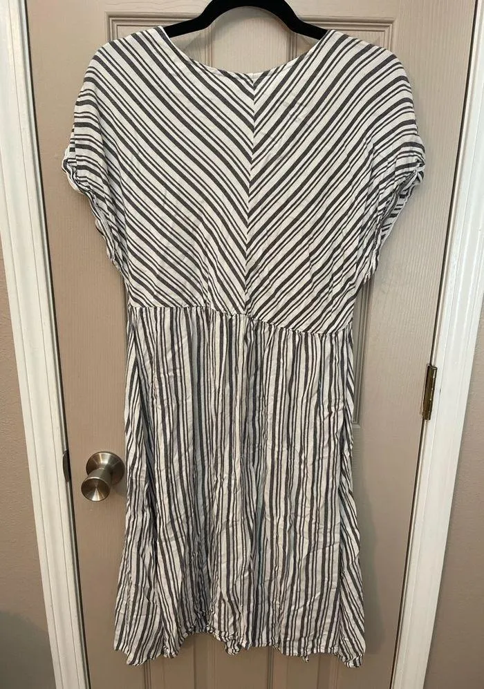 Isabel black & white striped short sleeved v - Image 2