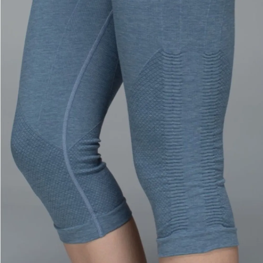 Lululemon In The Flow Crop II Leggings Heathered Blue Denim NWOT - Image 7