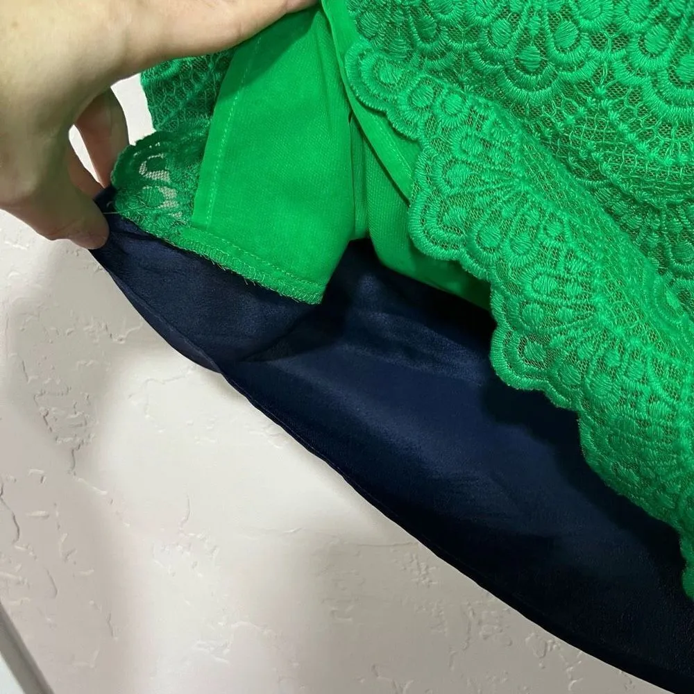 J. Crew sz XXS Kelly green and navy color block lace shirt Blue - Image 3