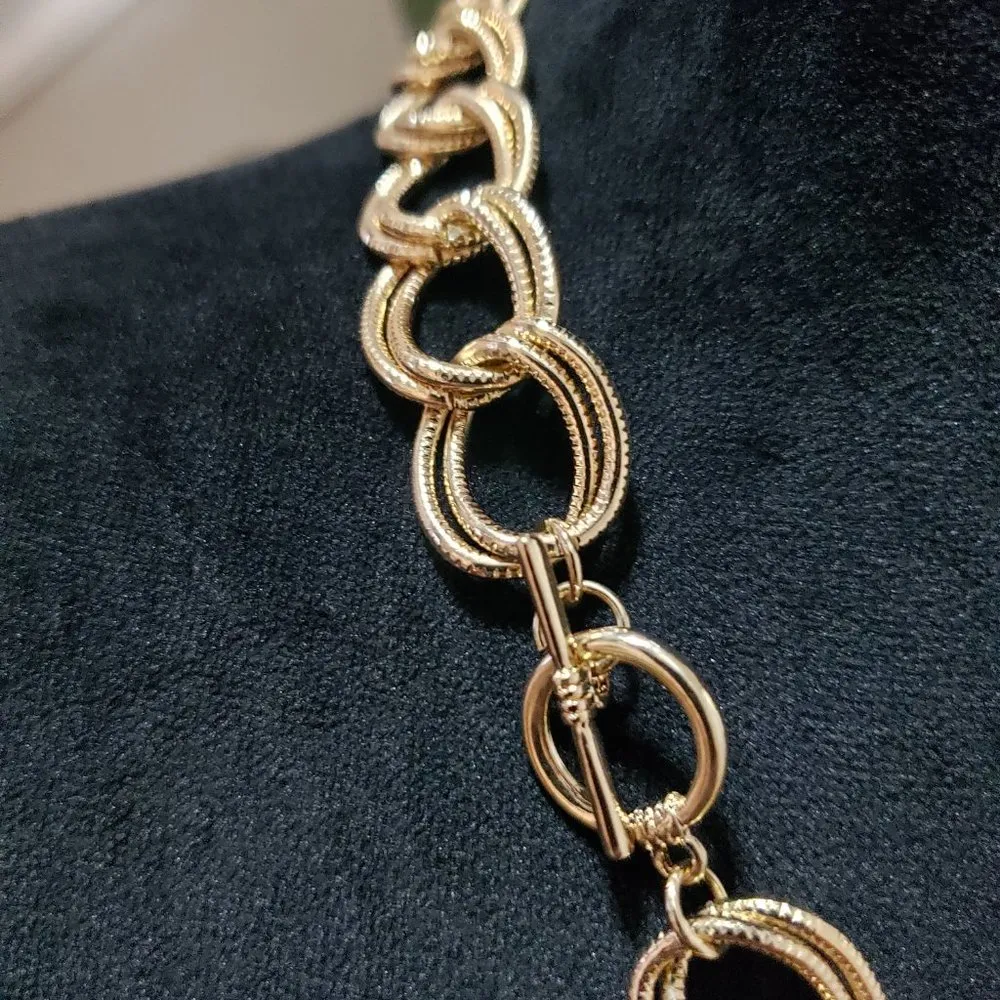 Women's Chunky Double Link Textured Gold Tone Classic Look Necklace - Image 6