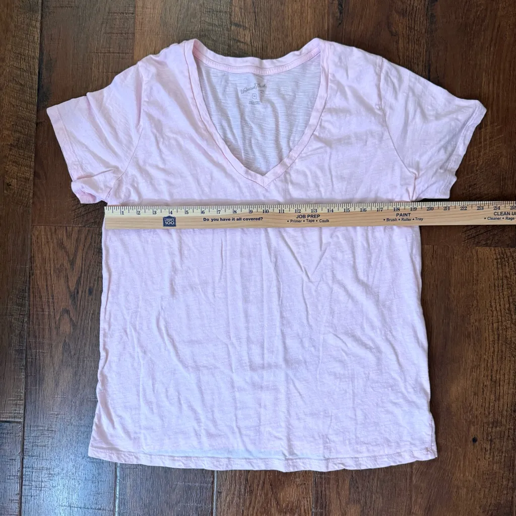 UNIVERSAL THREAD bubble gum pink short sleeve, v neck tee shirt, size XXL - Image 3