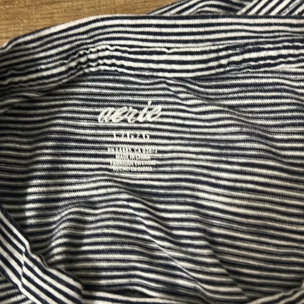 Short Sleeve Knit Top EUC (L Juniors) - Image 4