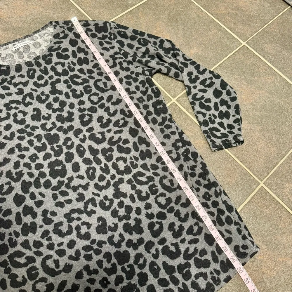 Reformation Long Sleeve Pullover Animal Print Sweater Grey Gray Medium M - Image 8