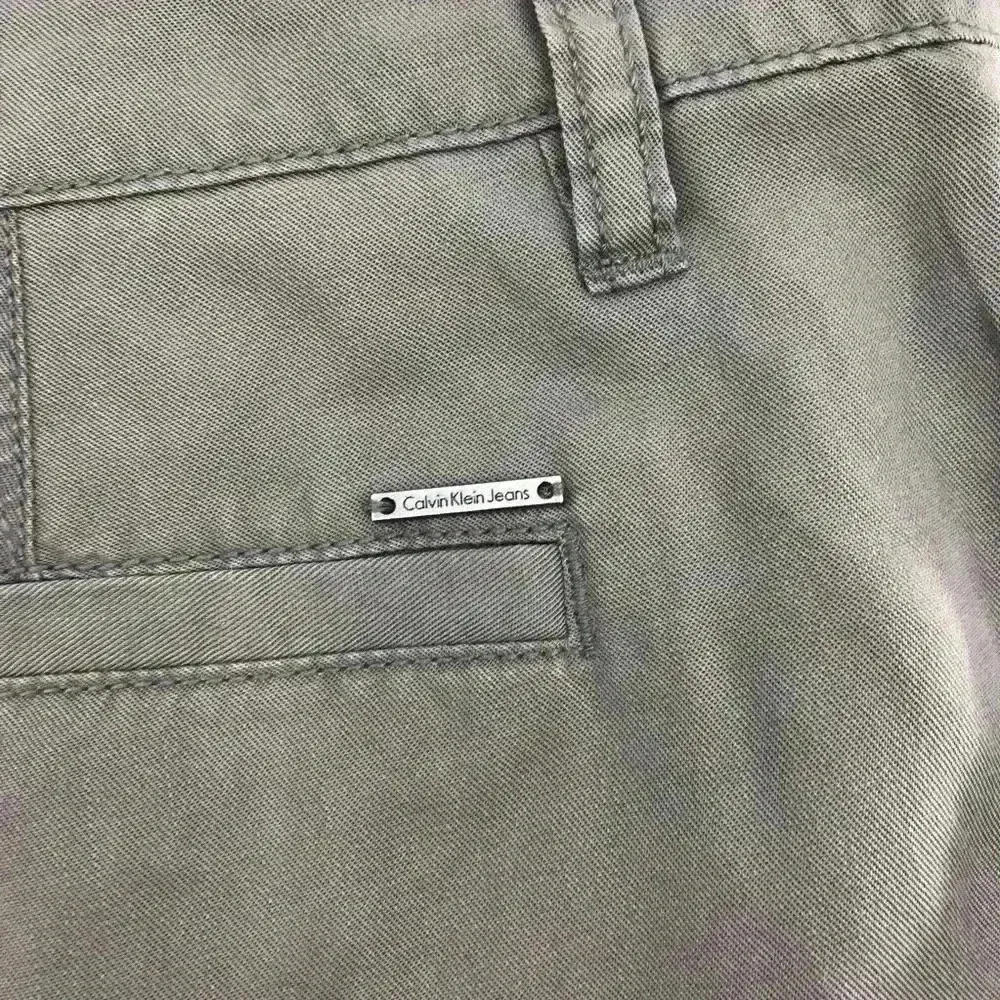 Calvin Klein Jeans Women's Smoked Pearl Casual Shorts Size 32‎ NWT - Image 4