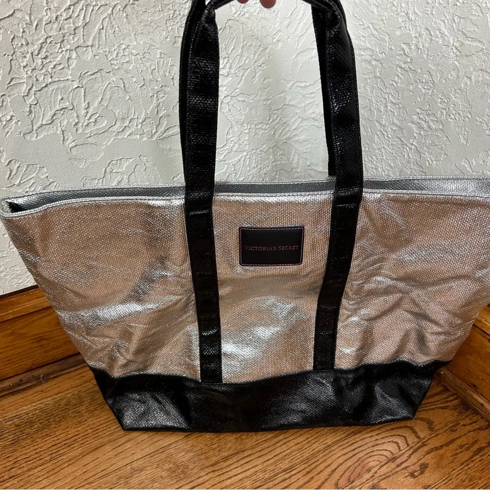 Victoria’s Secret | Limited Edition Metallic Silver Weekender 2017 NWOT Tote Bag - Image 9