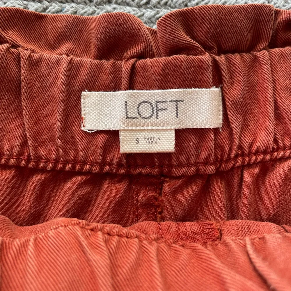 LOFT Dark Red Drapey Lyocell Drawstring Waist Flowy Shorts Size Small - Image 3