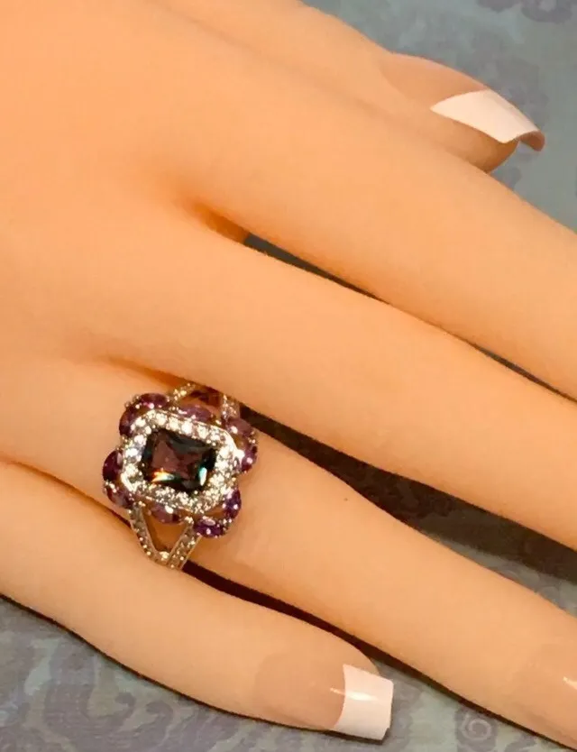 Gorgeous Ring, Size 8 Multiple - Image 6