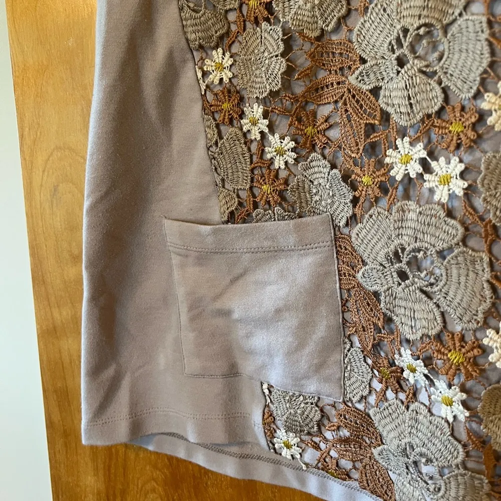 Logo Lounge By Lori Goldstein Crochet Embroidered Floral Top Shirt Pockets Small - Image 4