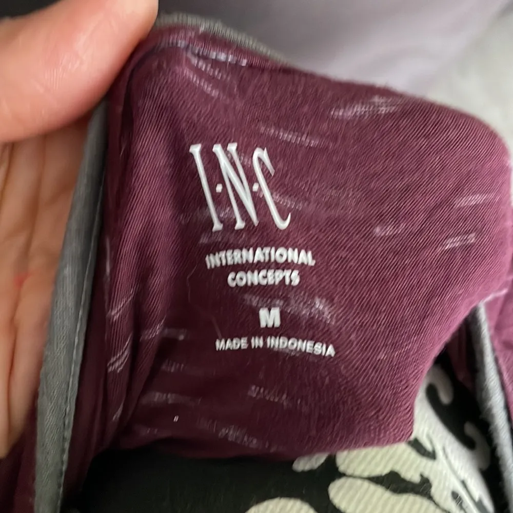 INC International Concepts Burgundy & Gray T-Shirt Size Medium - Image 7