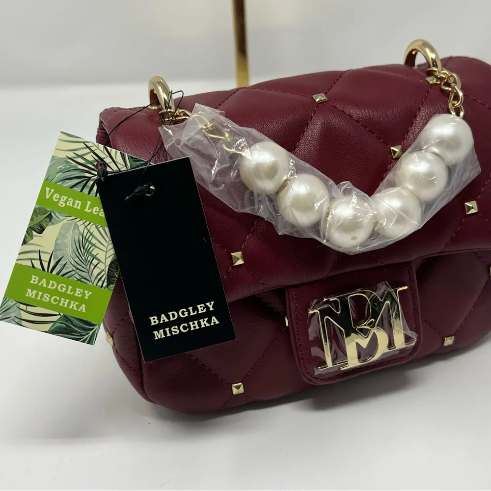 BADGLEY MISCHKA. NWT MSRP $129
Faux Pearl-Embellished Quilted Crossbody Bag - Image 3