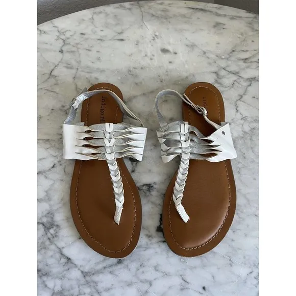 Indigo Rd Thong Sandals Size 7.5 White Silver - Image 2