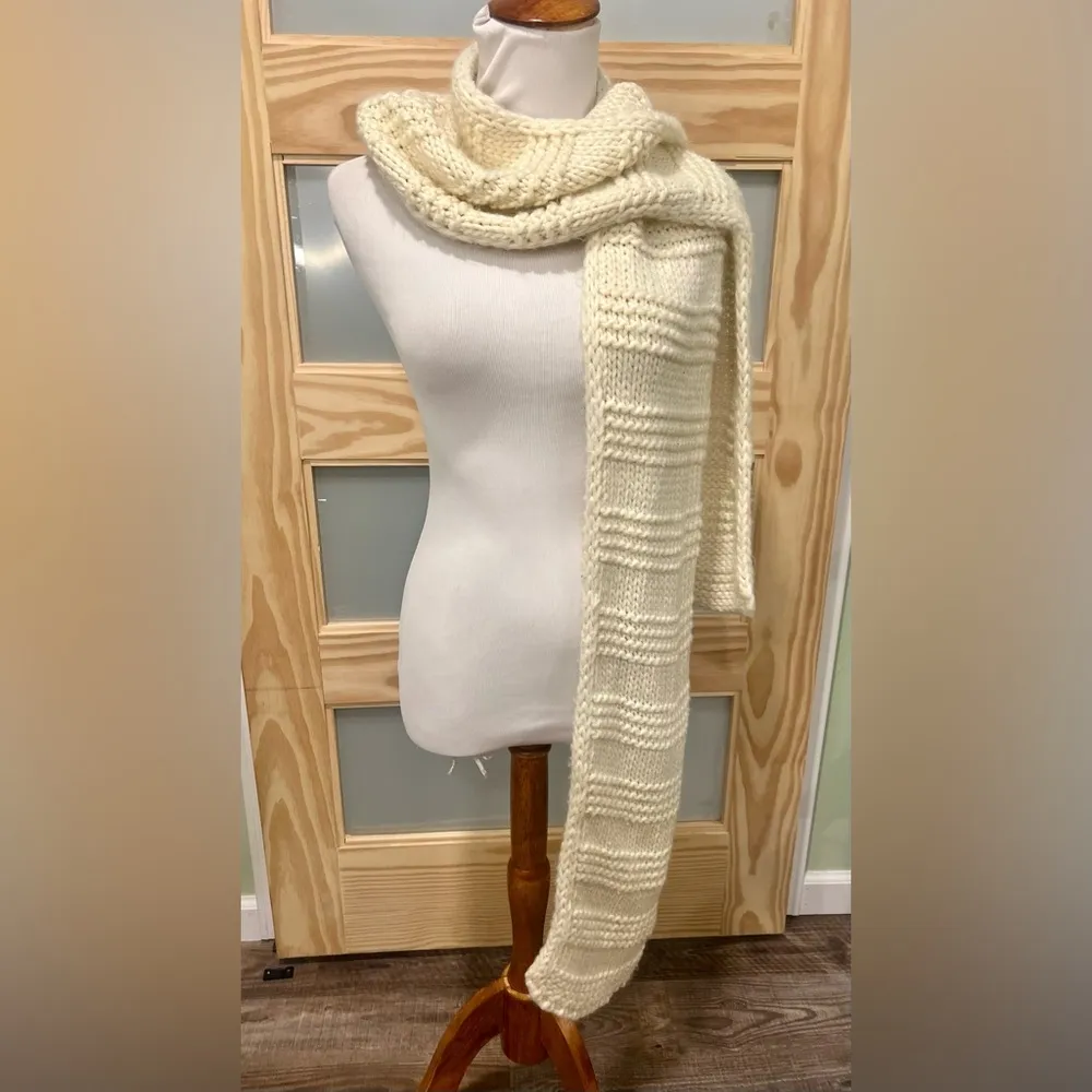 Old Navy White Scarf - Image 2