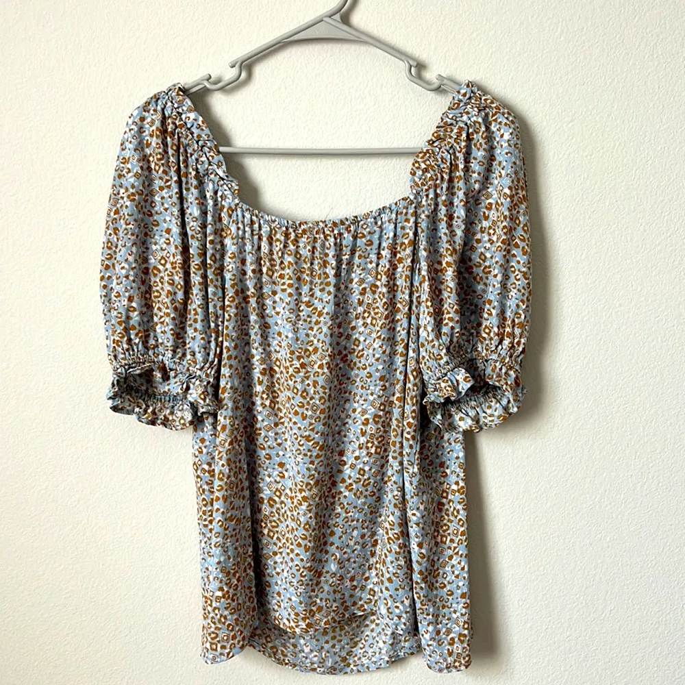 GIBSONLOOK GeoLeopard Smocked Blouse | Size Small - Image 4
