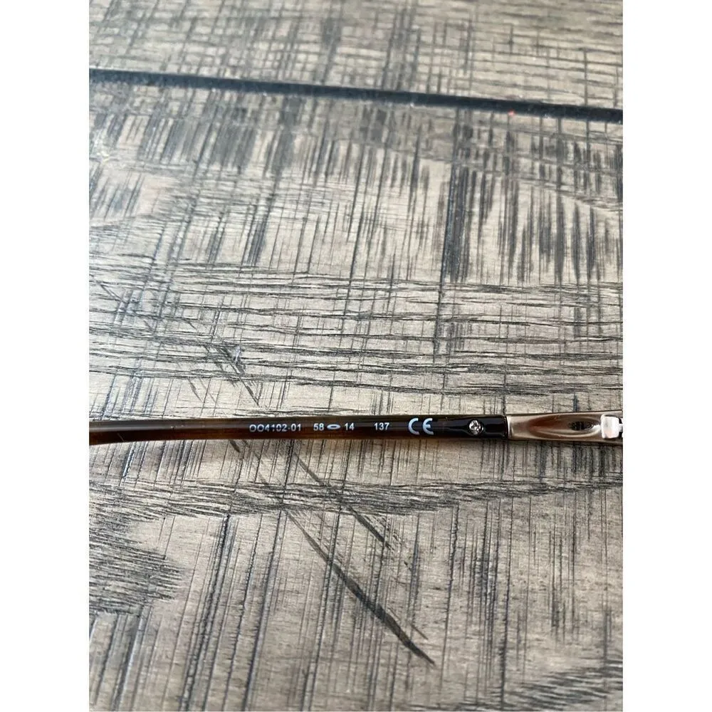 Oakley woman’s sunglasses with case - Image 9