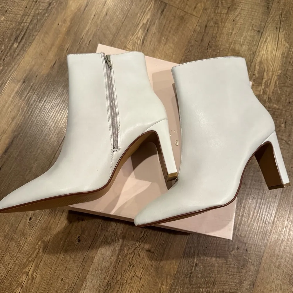 NIB Chinese Laundry Women's Erin Rebel Smooth Fashion Boot in Bone White 10 - Image 3