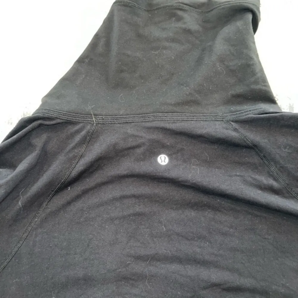 Lululemon Healthy Heart‎ Pullover Black Cowl Neck Thumbholes size M - Image 3