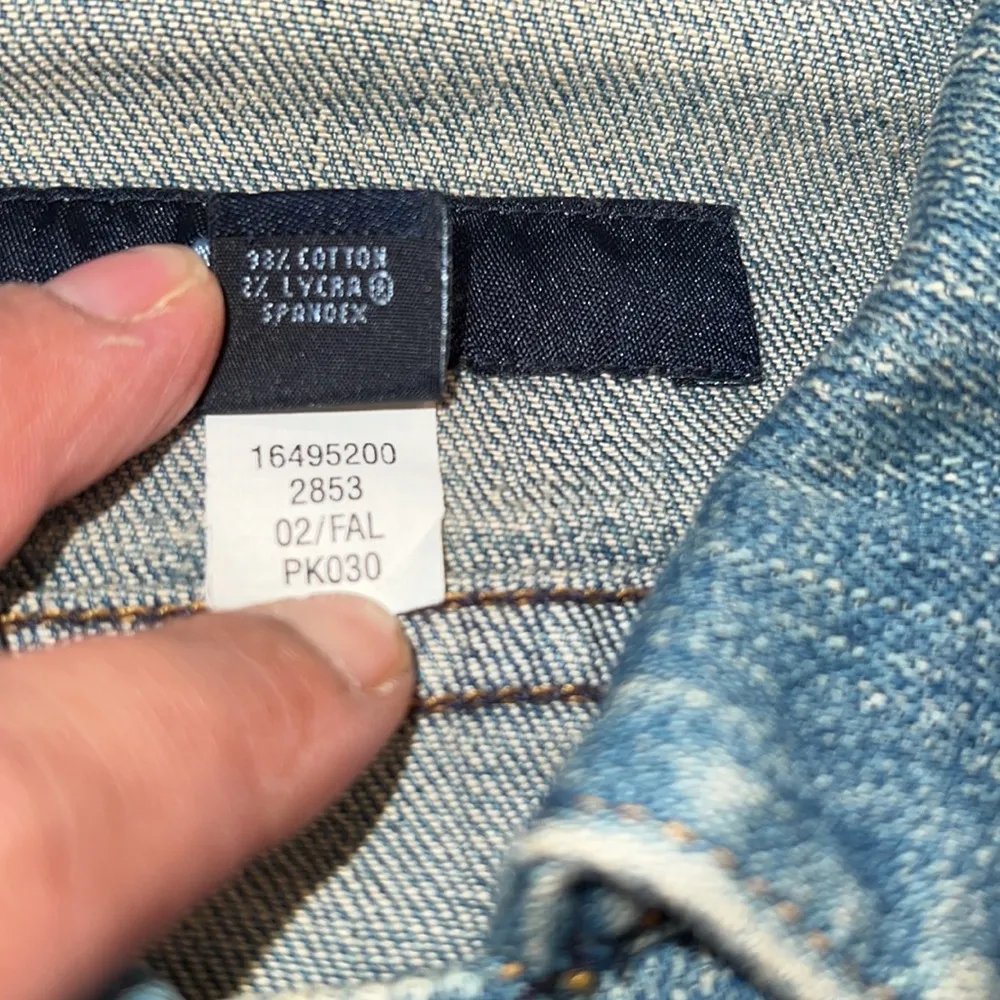 Vintage Gap jean jacket Medium mid wash pockets loose button up pockets stretch - Image 7