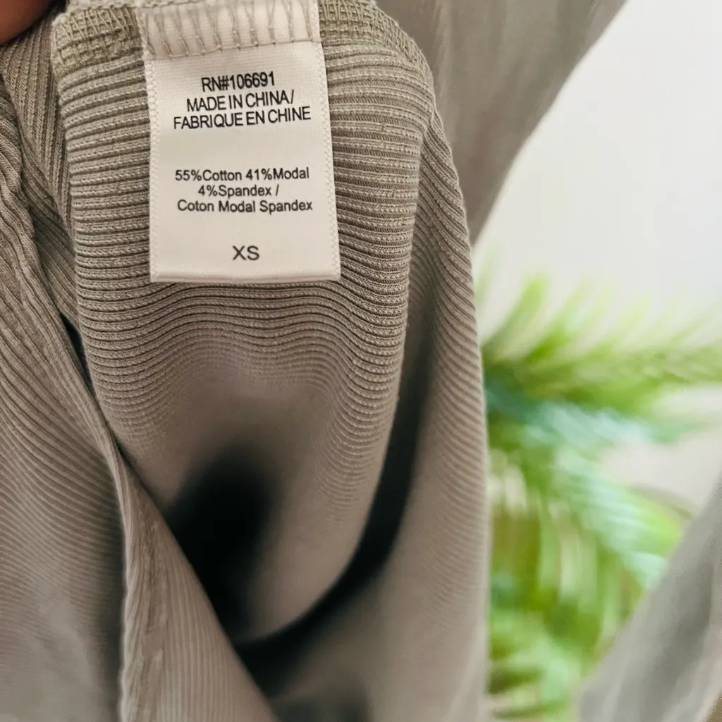 Young, Fabulous & Broke Women’s Mid Length Sweater Dress Size XS - Image 7