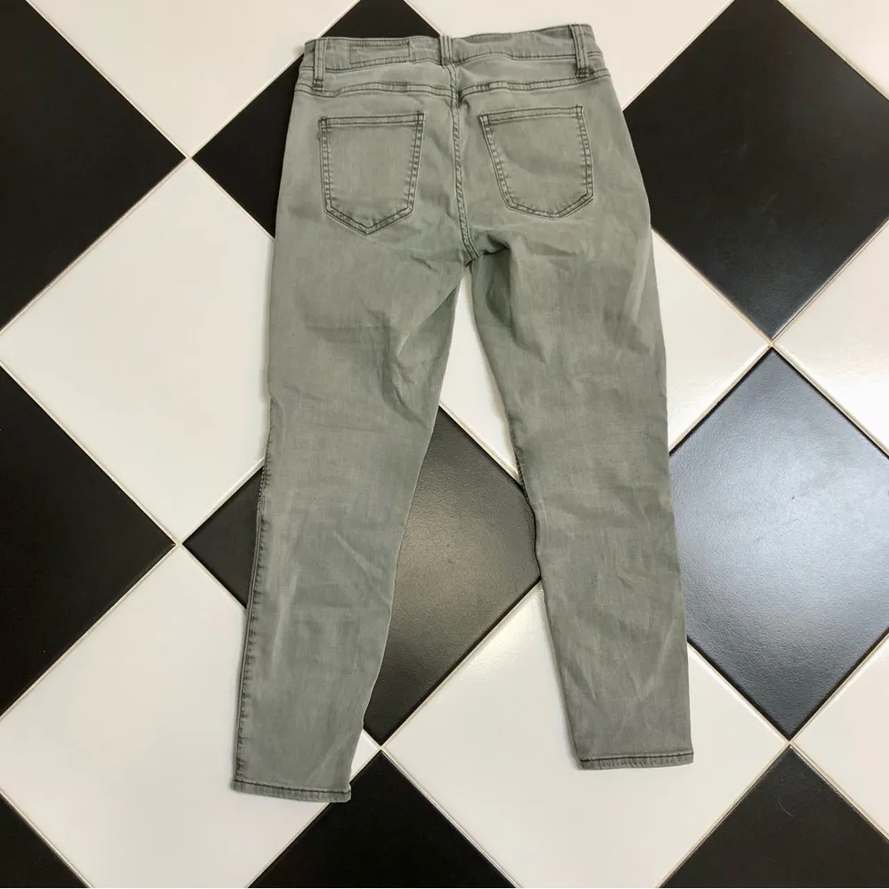 Audrey Moto Stretchy Jeans Light Grey Denim Textured Ribbed Biker sz 28 - Image 5