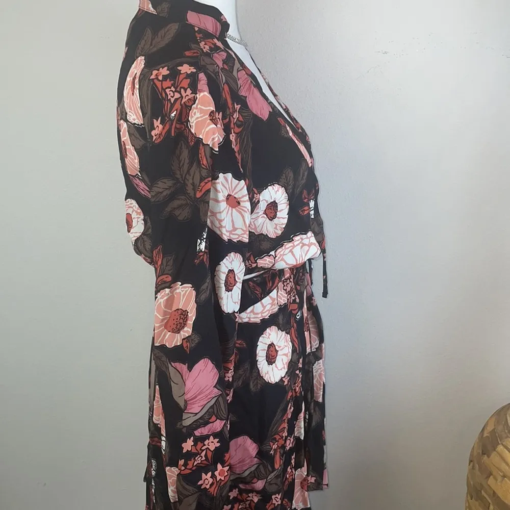 Retail $320 Reformation Mallie Floral Wrap Dress Wrap Dress Floral Front Size M - Image 7