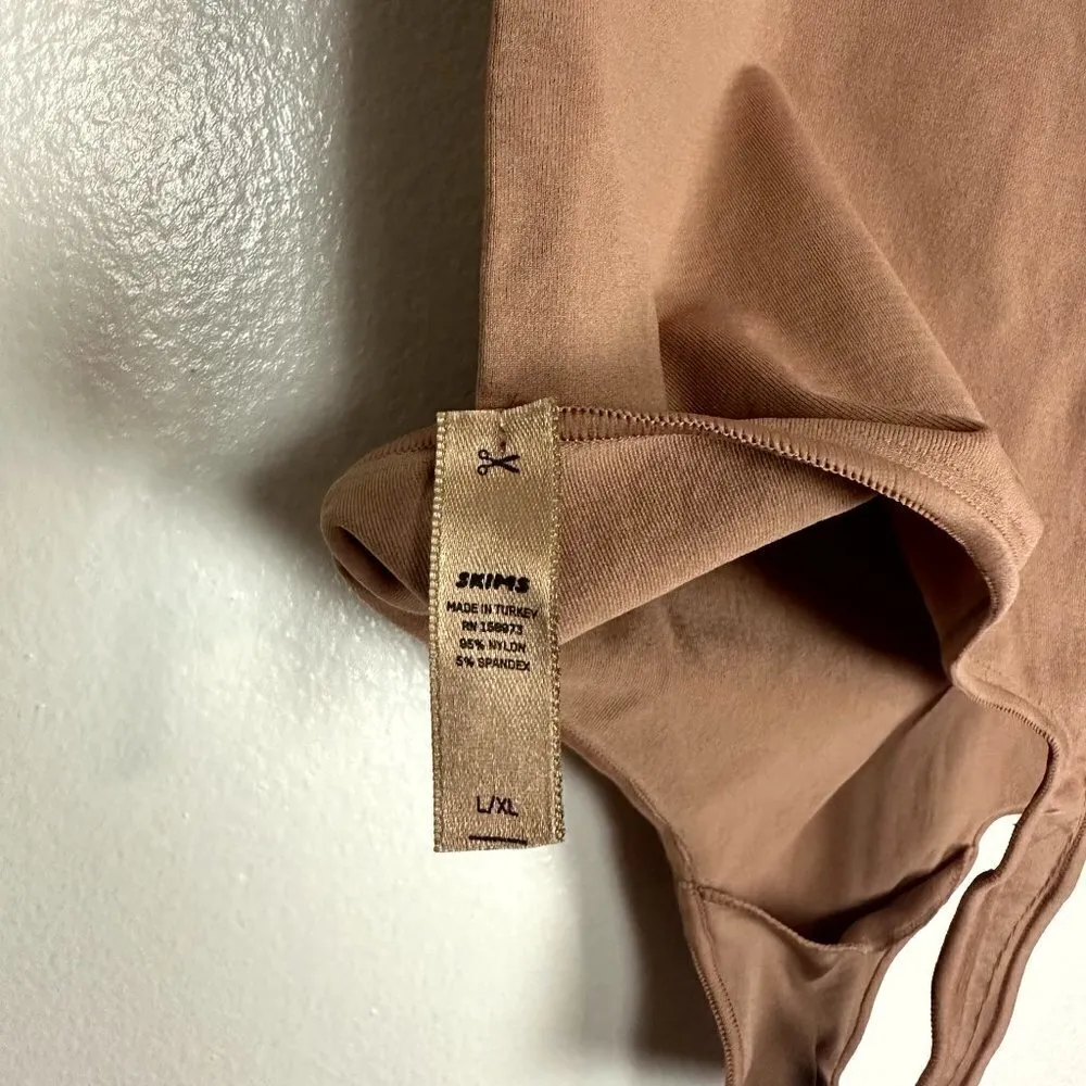 SKIMS Essential T-Shirt Thong Bodysuit in Tigers Eye Size Large/X-Large - Image 5