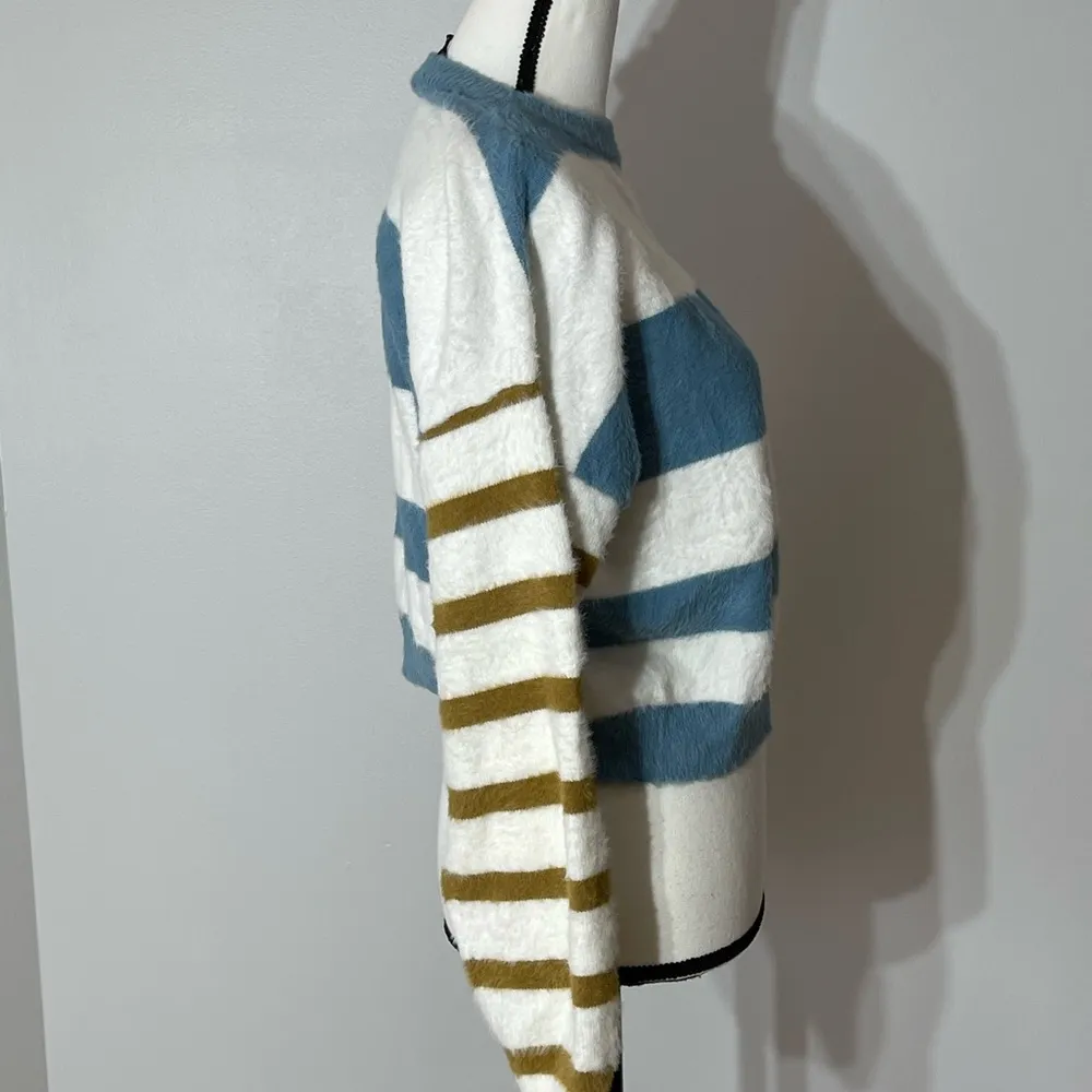 Lumiere crop sweater cuddly soft in a size medium - Image 5