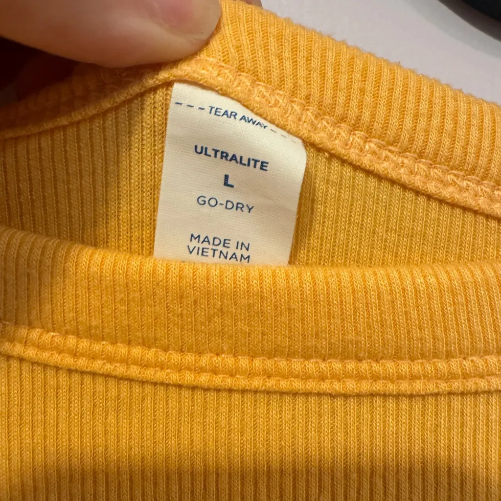 Orange ribbed Old Navy curved hem crop top - Image 2