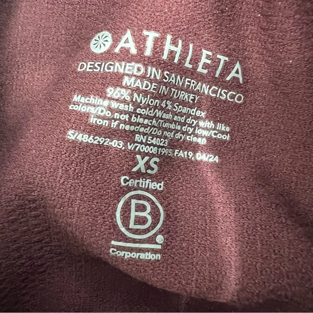 Athleta Speedlight Half Zip Pullover Top
Burgundy sz XS - Image 6
