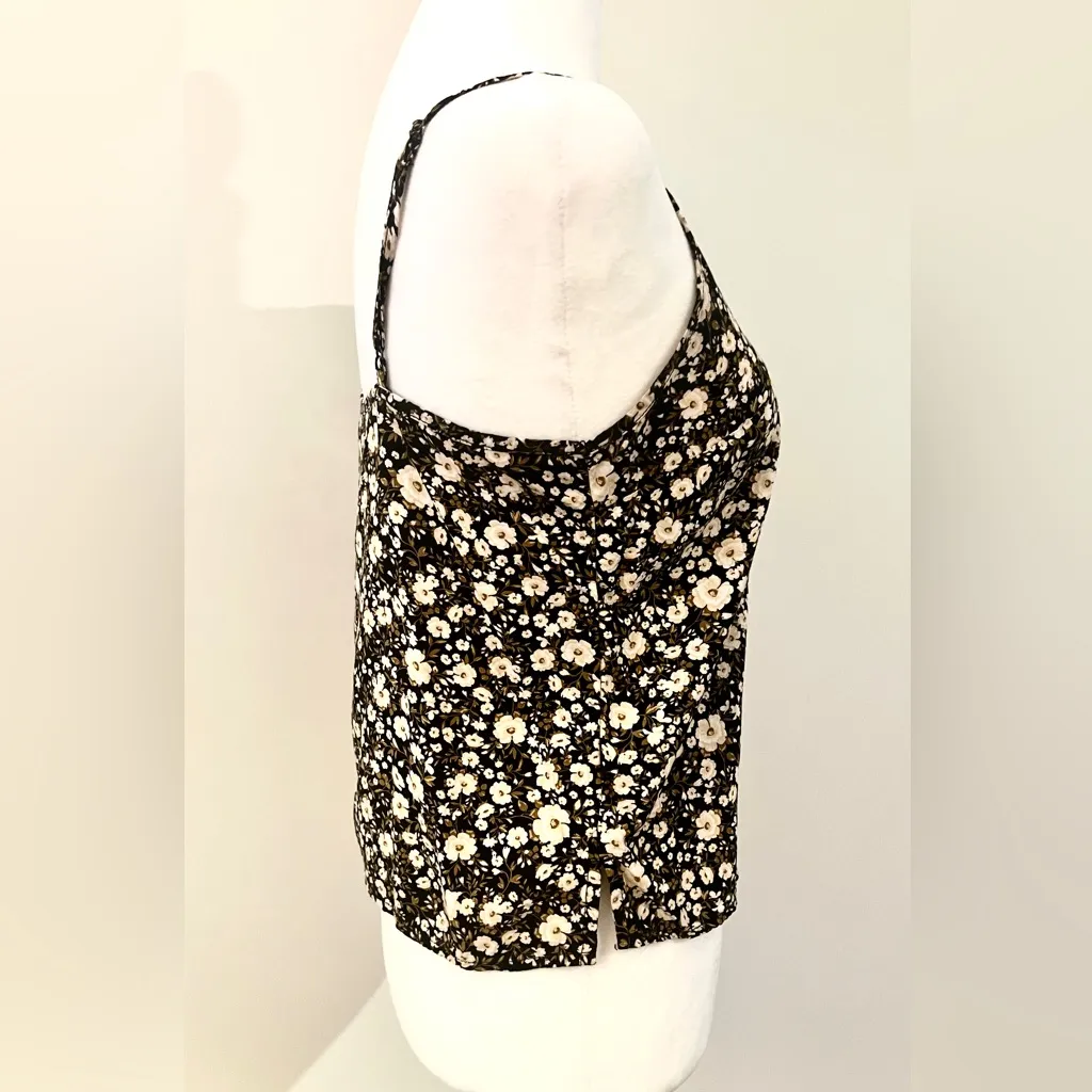 Old Navy Black and White Floral Camisole - Image 4