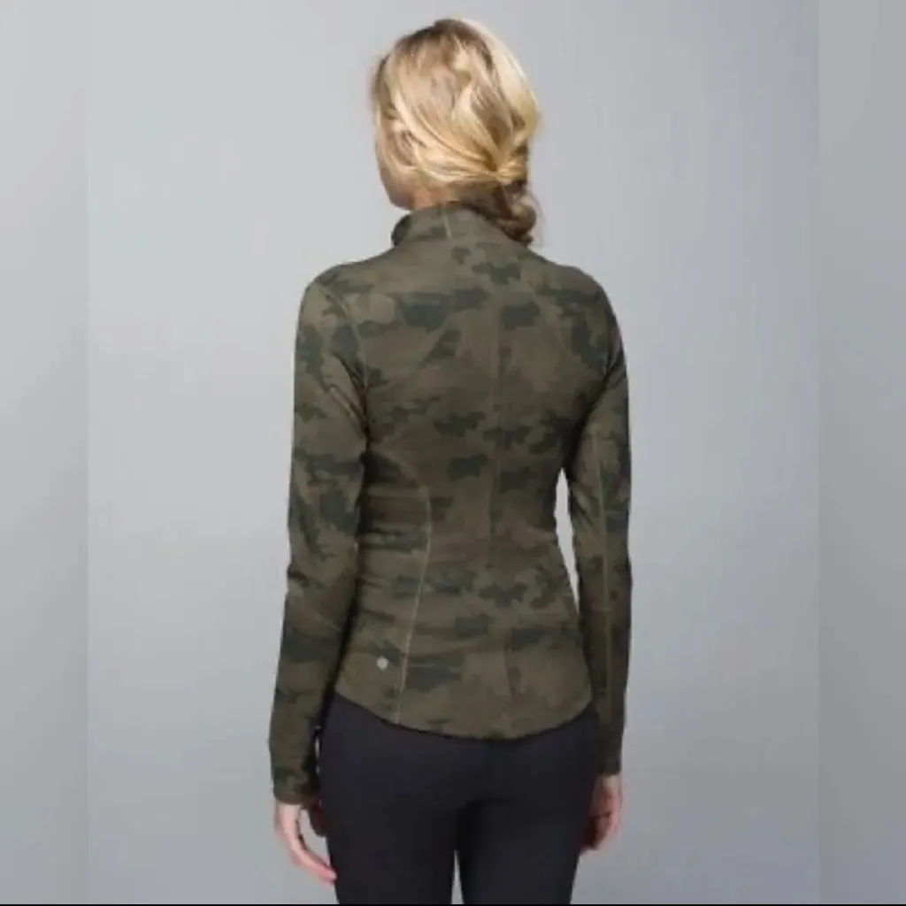 Lululemon Forme jacket II Savasana Camo Fatigue‎ Green Size 4 - Image 2