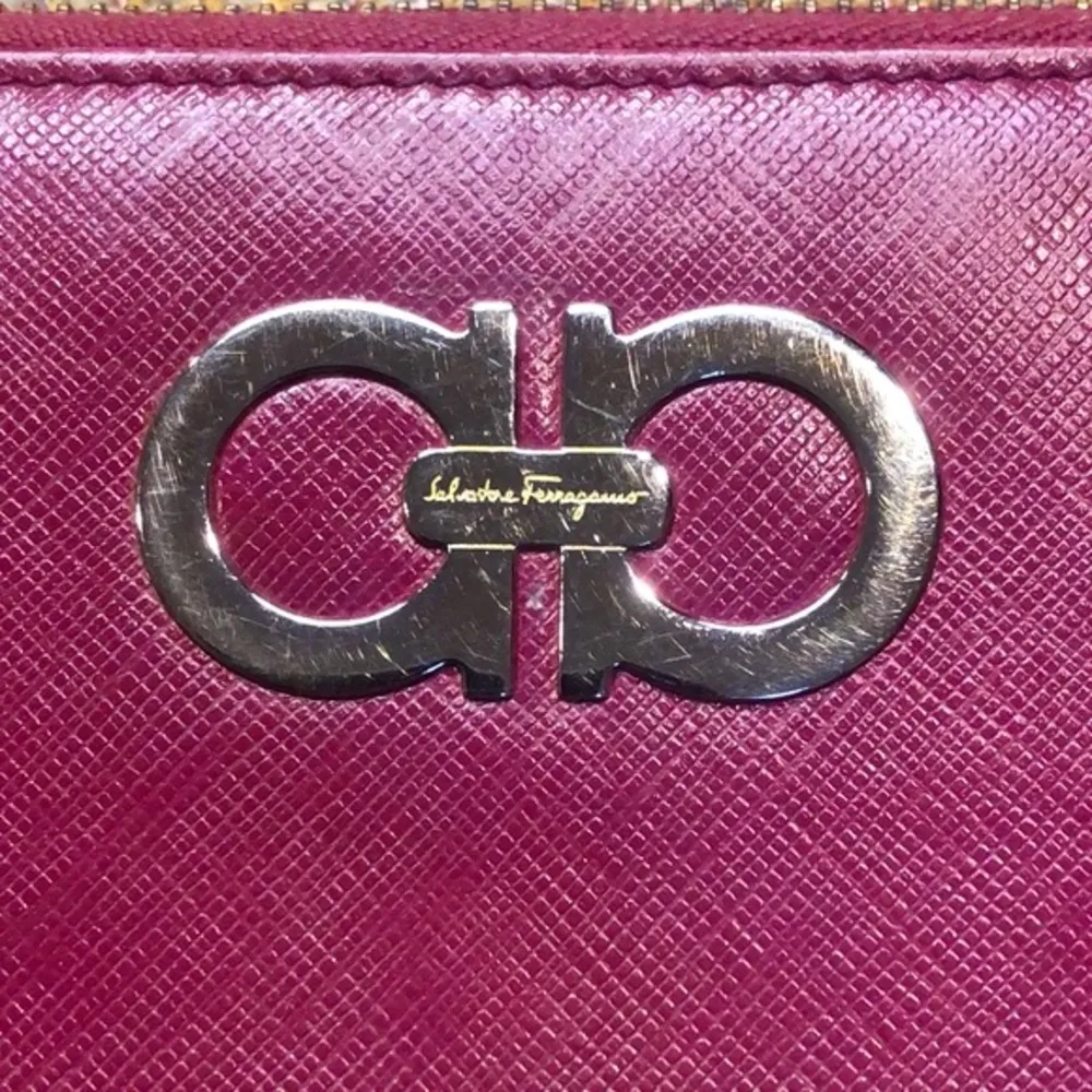 SALVATORE FERRAGAMO Gancini Hot Pink Full Zip Bifold Leather Wallet COMES in BOX - Image 5
