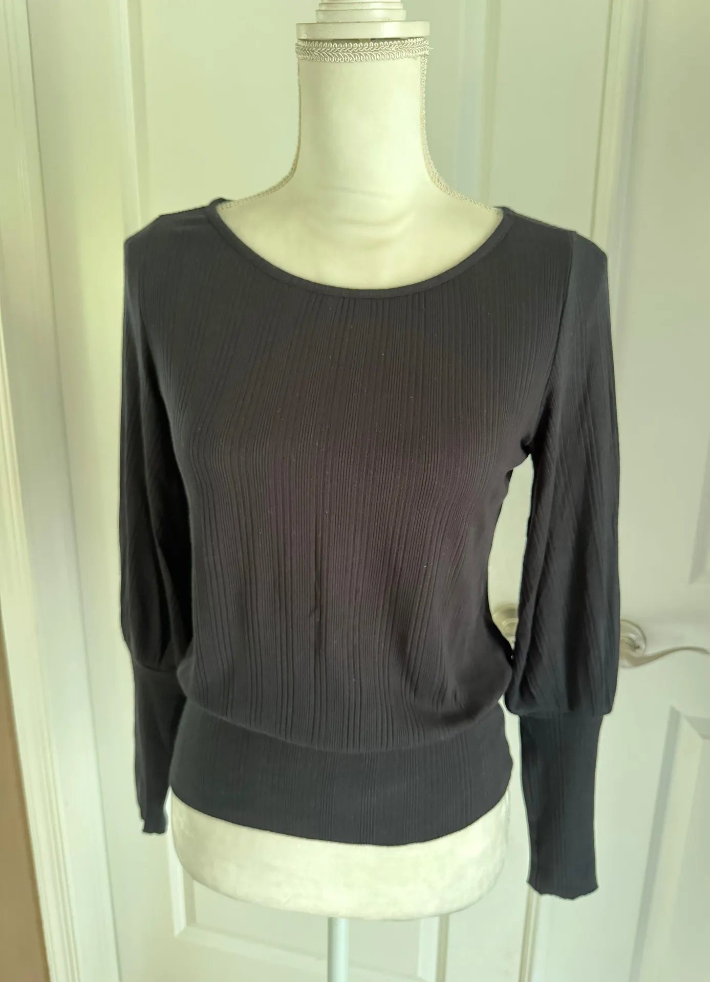 EUC Bailey 44 Womens Emmaline Banded Bishop Sleeves Top - Image 5