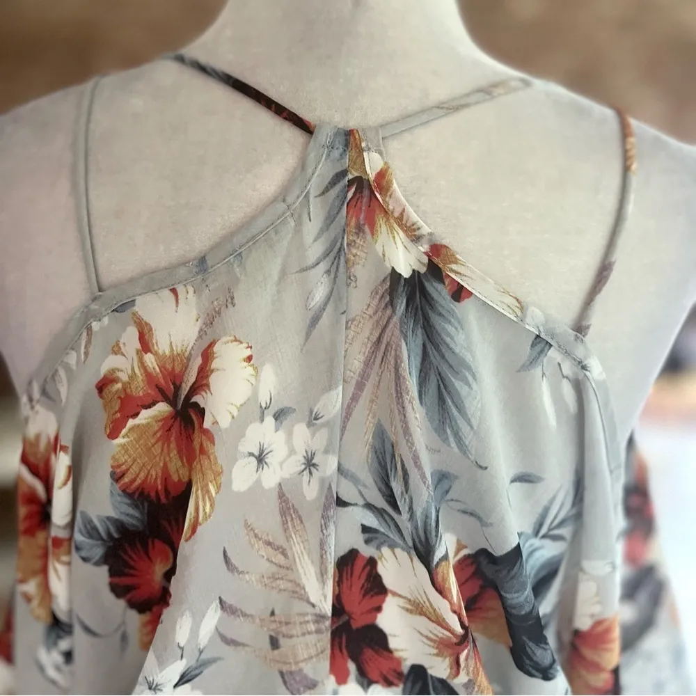 Gimmicks by BKE Floral Cold Shoulder High Low Grey Top XS Boho Peasant Flowy Mod - Image 10