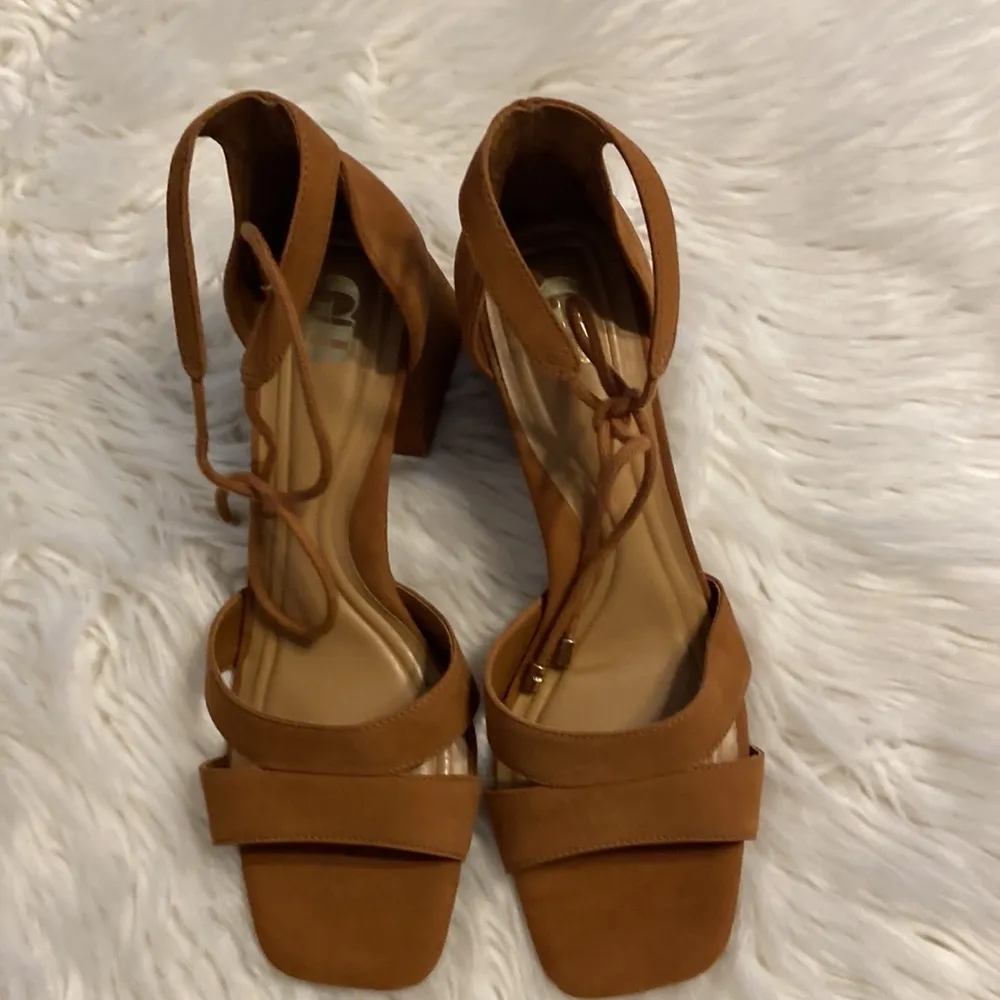 GB SANDALS SIZE 10 BNWOT COLOR TAN /BROWN SEE ALL PHOTOS - Image 16