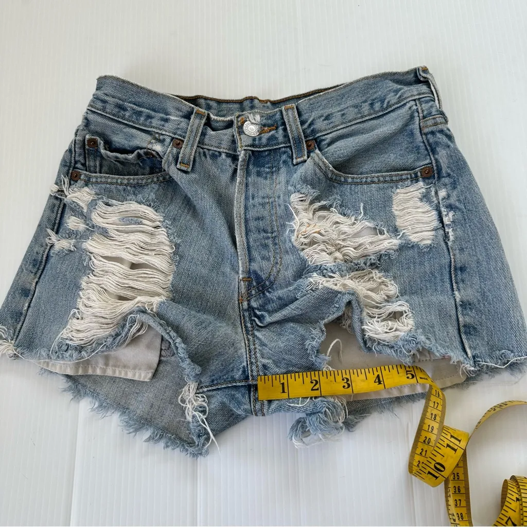 Levi’s Vintage 90’s Distressed Cutoff Shorts, 26 per measurement (tag size 28) - Image 8