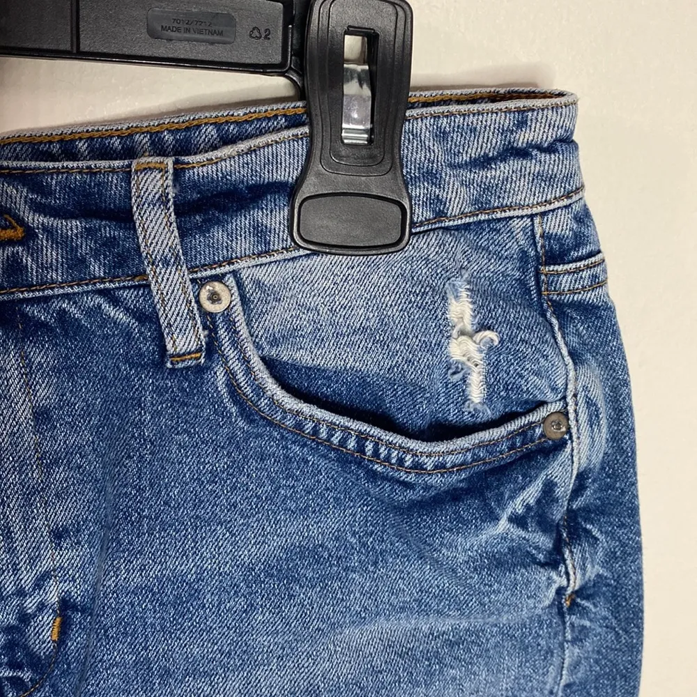 &Denim H&M rigid denim stepped fringe hem distressed mini skirt size 8 - Image 3