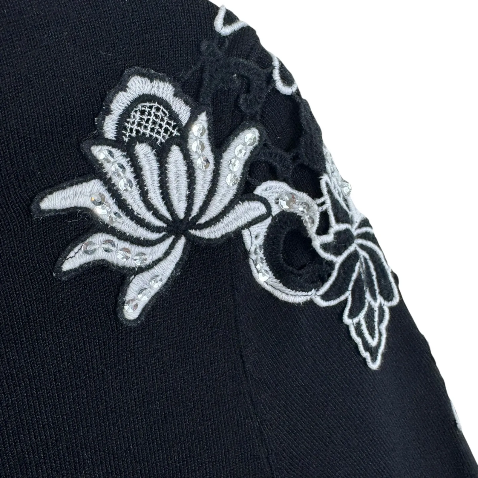 White House Black Market Black White Embroidered Sequin Cropped Cardigan Size XS - Image 4