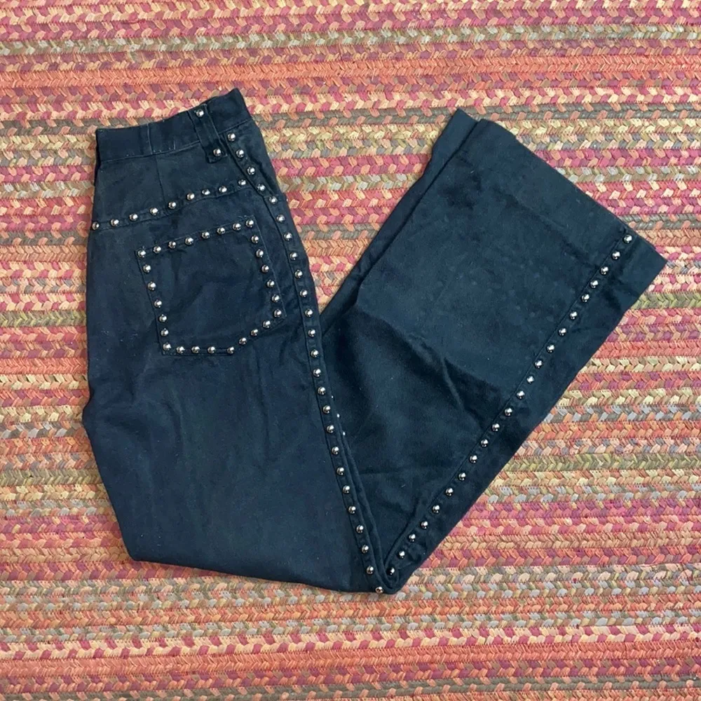 VINTAGE BLACK STUDDED DETAIL WIDE LEG WESTERN ROCK N ROLL JEANS Size 24 - Image 2