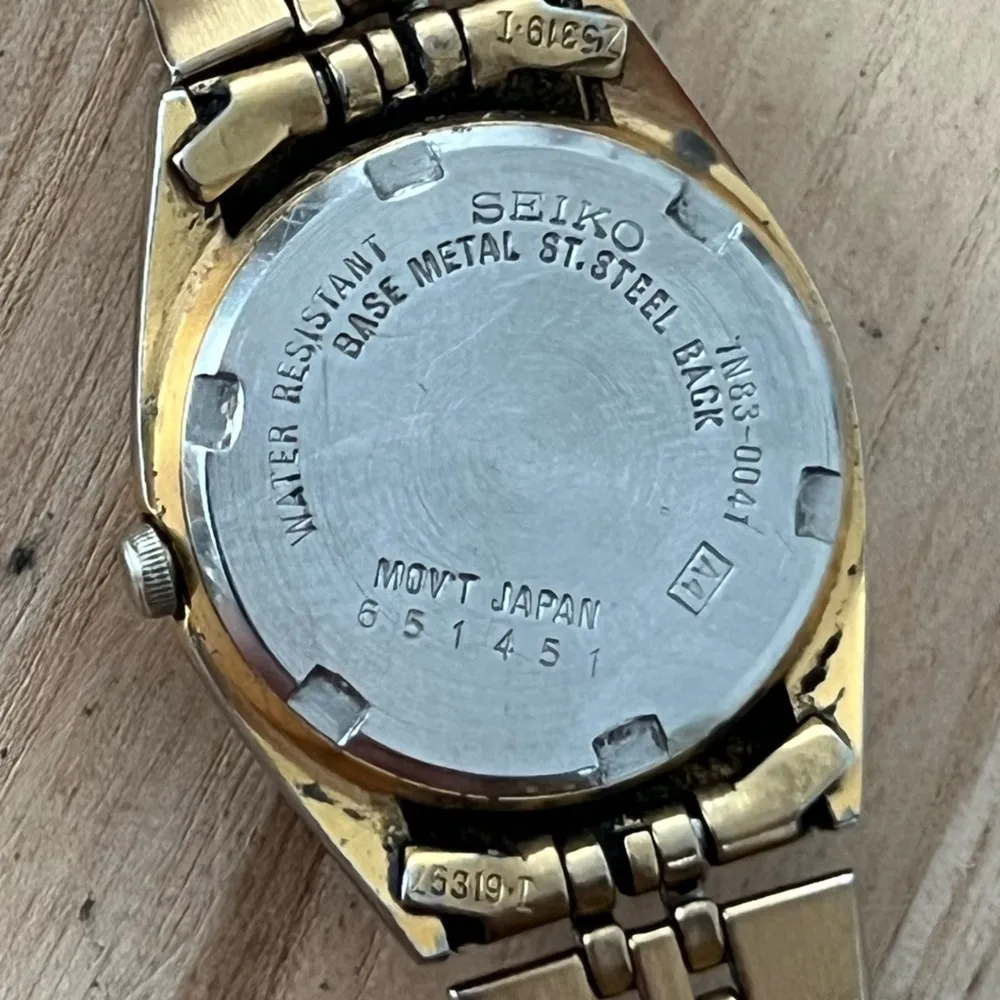 Seiko Vintage Ladies Watch Gold-Tone Dial, Case, Bracelet, Hands, Markers - Image 11