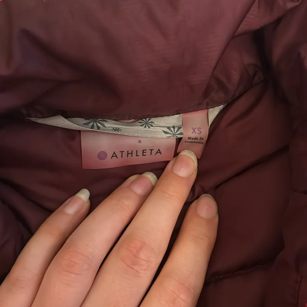 Xs pink athleta puffer jacket - Image 3