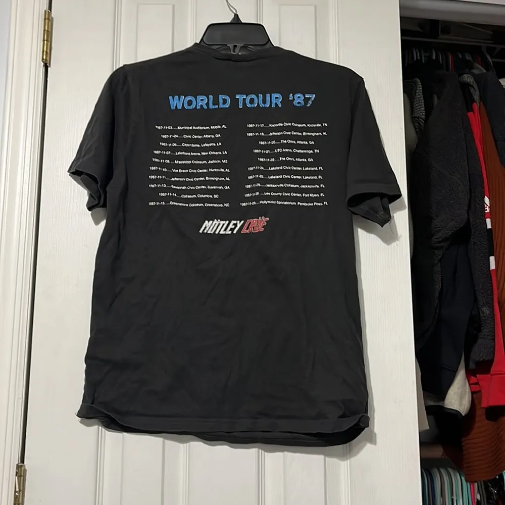 Montley Crue Tour Shirt Black Size M - Image 2
