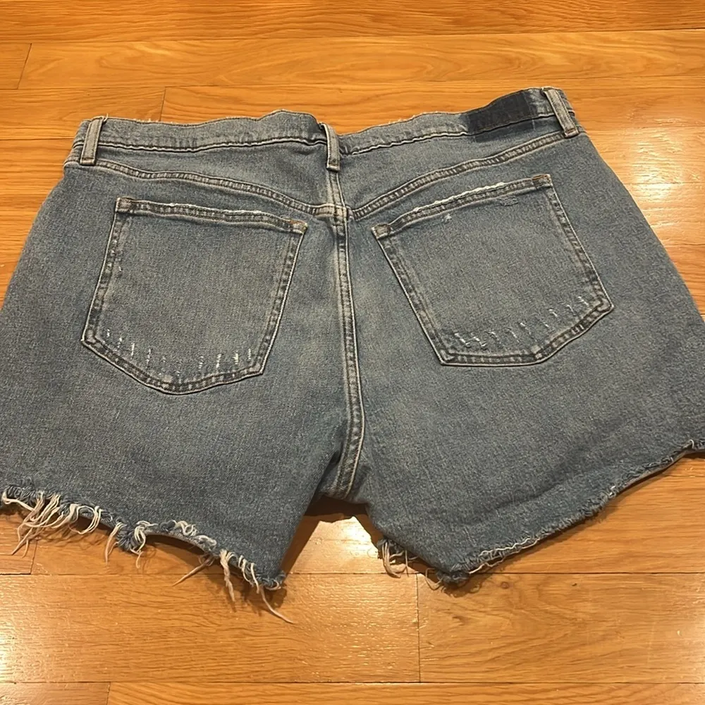 Abercrombie &Fitch curve love high rise mom 4’ jeans shorts size 34/18 . - Image 9