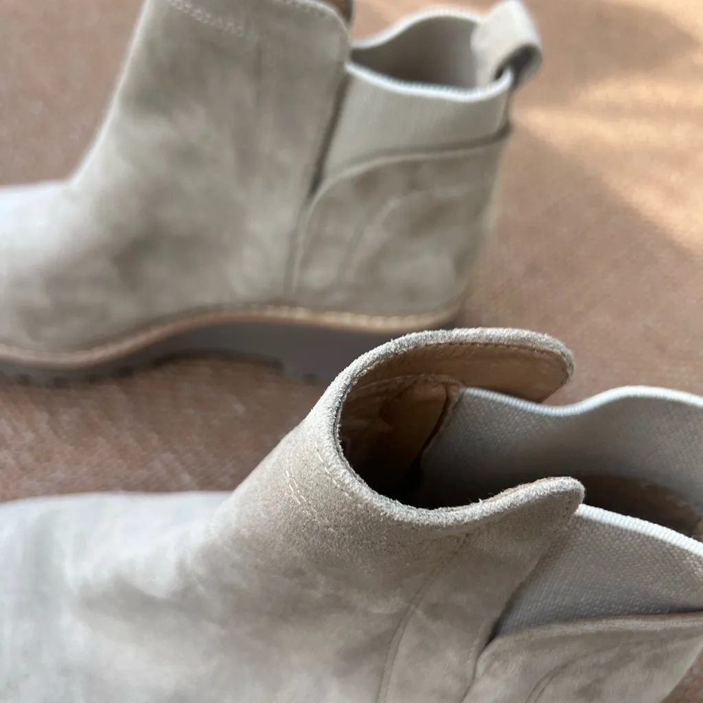 Dolce Vita Rango woman’s size‎ 7.5 Taupe Being Suede Lug Sole Chelsea Boots Brown Size undefined - Image 6
