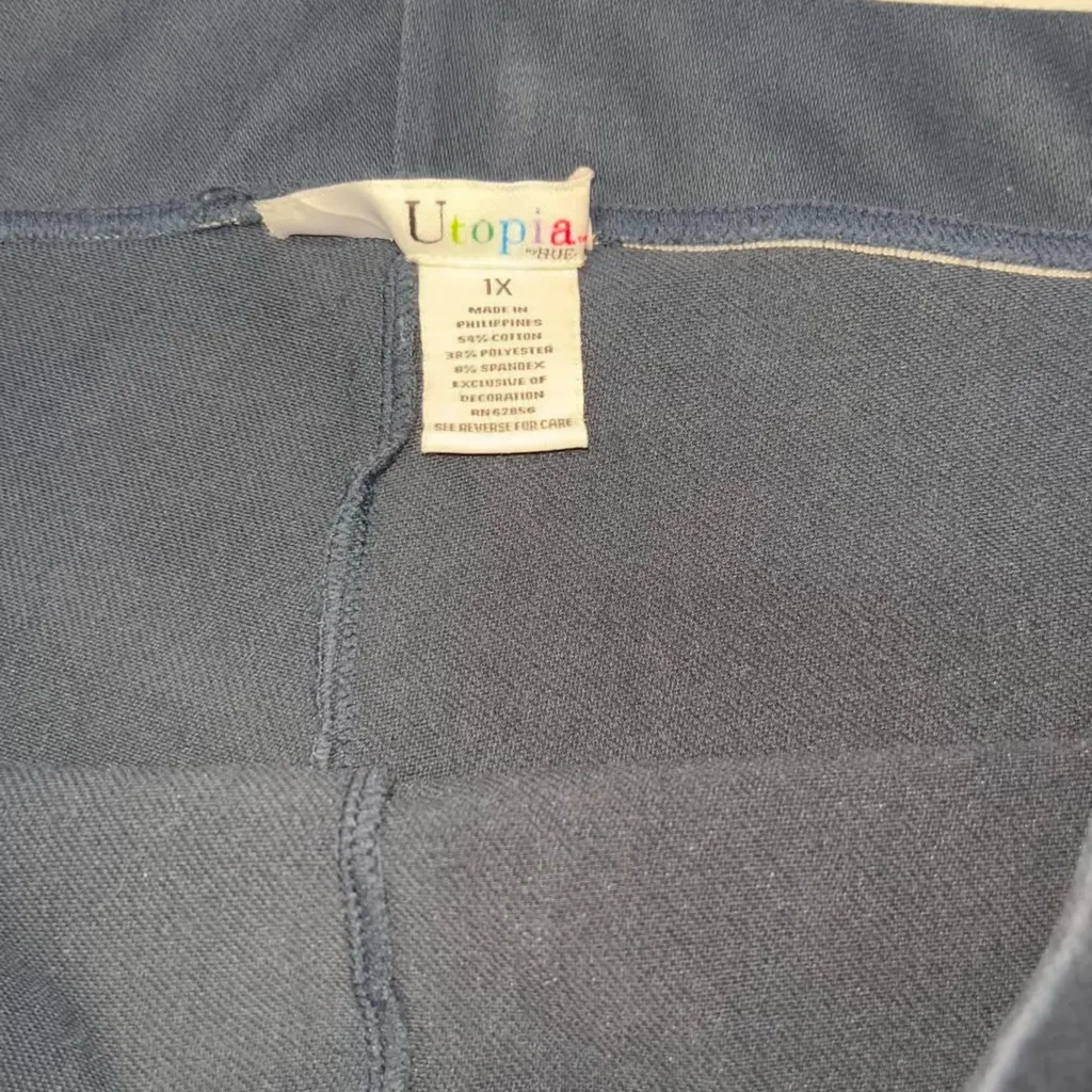 💙 Utopia Floral Embroidered Pants Capri Blue Size 1X - Image 4